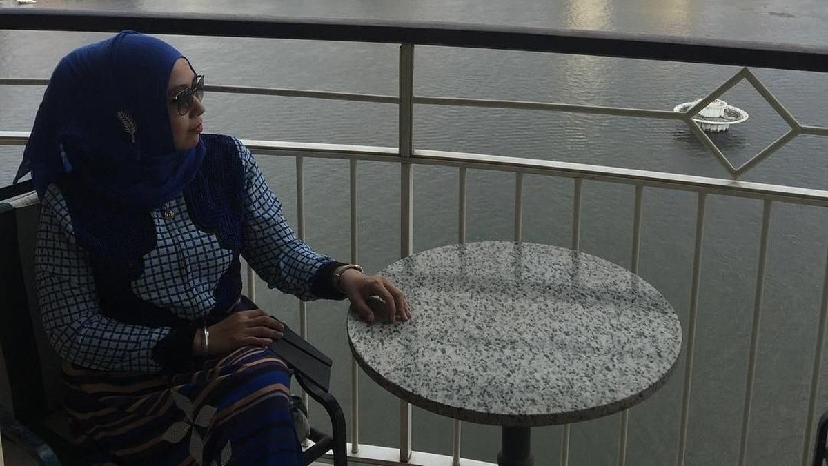 Tengok gaya busana istri Imam Nahrawi&comma; Shobibah Rohmah&comma; ketika sedang liburan ke luar negeri&period; 