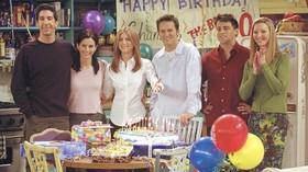 Friends Alami Lonjakan Streaming Usai Kematian Matthew Perry