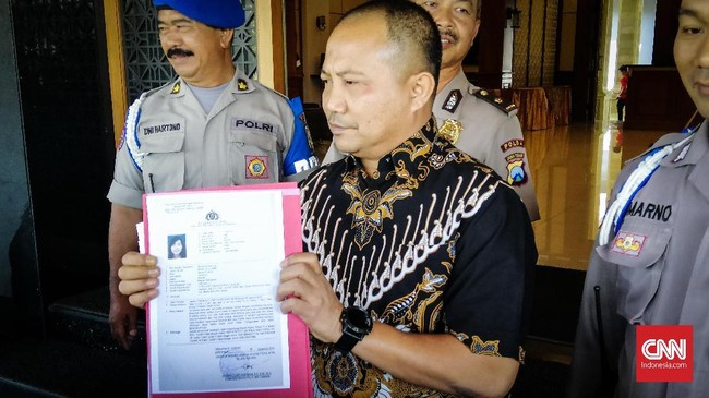 Penerbitan status DPO seperti yang diberlakukan kepada tersangka terkait insiden asrama mahasiswa Papua, Veronica Koman merujuk pada Peraturan Kapolri 14/2012.