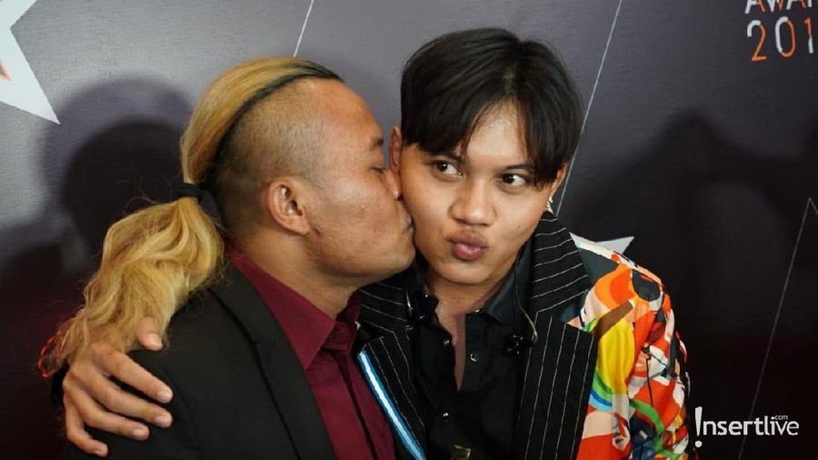 Sule membebaskan Rizky Febian untuk tinggal sendiri agar bisa bebas berekspresi.