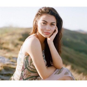 5 Foto Seleb Berbaju Terbuka Ini, Bikin Iman Goyah