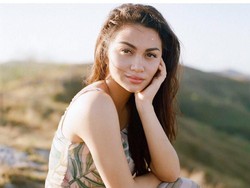 5 Foto Seleb Berbaju Terbuka Ini, Bikin Iman Goyah