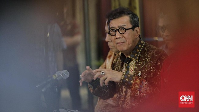 Enggan menjawab soal Perppu KPK, Menkumham Yasonna H Laoly malah meminta wartawan yang bertanya melempar pertanyaan itu ke Menko Polhukam Mahfud MD.
