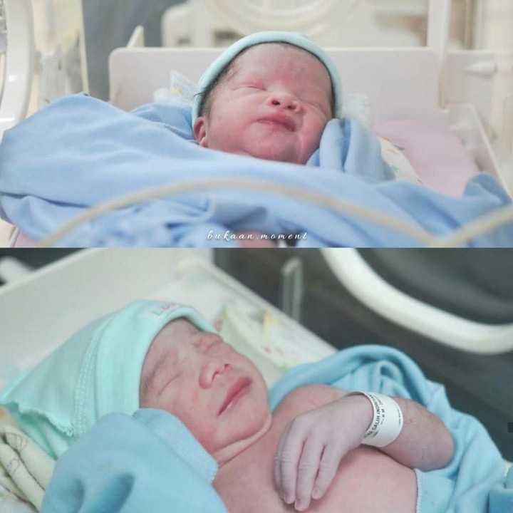 Kedua bayi mungil yang berbeda jenis kelamin ini lahir pada 5 Juli 2019 melalui operasi caesar. (Foto: Instagram @ratnagalih)