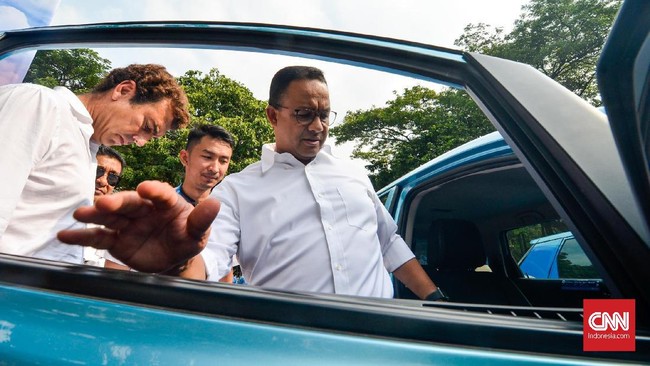Gubernur DKI Jakarta Anies Baswedan membeberkan alasan ingin gelar Formula E selama lima tahun berturut-turut di Jakarta.