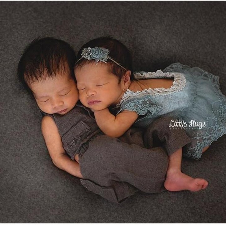 Damai banget ya, Bun, melihat keduanya tertidur pulas begini. (Foto: Instagram @ratnagalih)<span class="im"><br /></span>