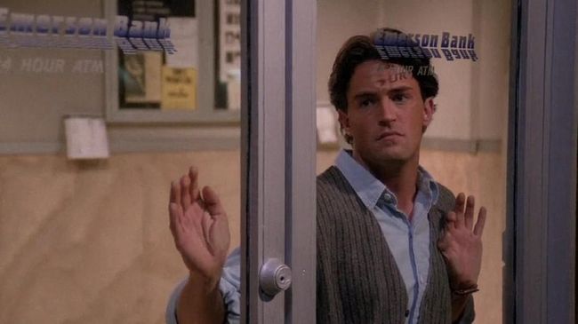 Aktor Matthew Perry akhirnya memutuskan bergabung dengan teman-temannya dalam serial Friends dengan membuka akun Instagram pribadi, Kamis (6/2) malam.