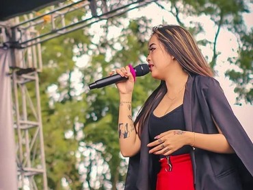 Deretan Lagu Musisi yang Dicover Xena Xenita
