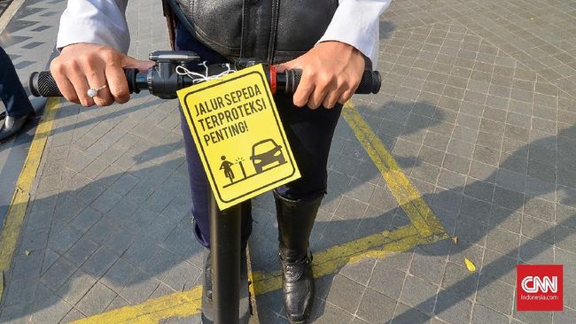 Dalam Sepekan Ada 653 Pelanggar Jalur Sepeda DKI Ditilang Dishub DKI Jakarta menyebut pada 25-29 November 2019 ada 653 kendaraan bermotor ditilang karena menerobos jalur sepeda.