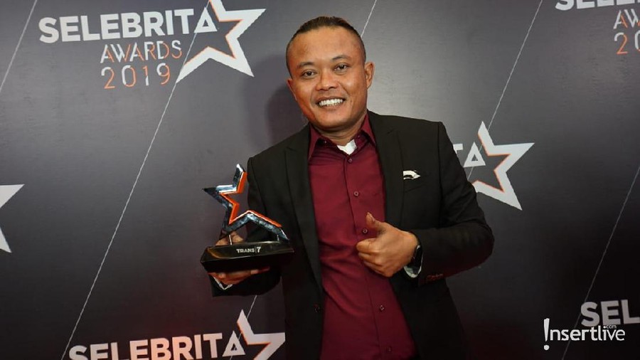 Berprofesi Pramugari Sule dikabarkan akan segera menikah dengan seorang pramugari pada April 2020 mendatang, berikut fakta lengkapnya.