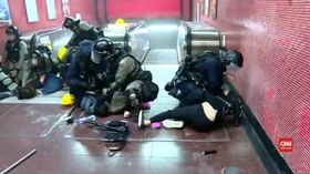 VIDEO: Polisi Hong Kong Dituduh Menyiksa Demonstran