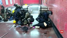VIDEO: Polisi Hong Kong Dituduh Menyiksa Demonstran