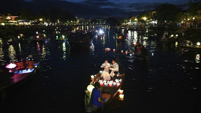 Nyalang: Menyibak Topeng-topeng Gelora
