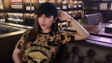 Gelar Pesta Saat Pandemi Corona, Gebby Vesta Dihukum Menyapu Pasar 3 Hari
