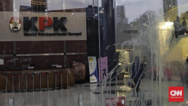 FOTO: Demo Massa PMII Berujung Bentrok di Gedung KPK