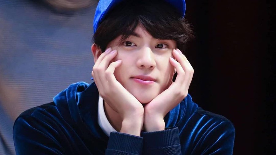 Sikap Manis Jin BTS Ini Bikin ARMY Meleleh Sikap Manis Jin BTS Ini Bikin ARMY Meleleh