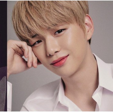 6 Potret Bibir Seksi Kang Daniel yang Buat Fans Histeris