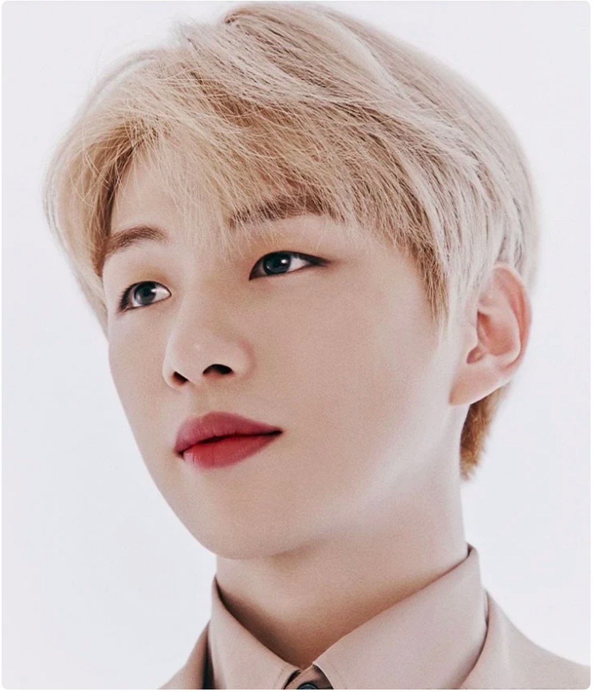 Foto Kang Daniel yang didapuk menjadi model kosmetik High End asal Prancis&comma; Givenchy tersebar dan buat fans histeris melihat ketampanannya&comma; penasaran&quest;