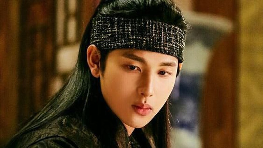 Im Siwan ZE:A Enam idol tampan Korea yang sukses berakting dan menuai pujian.