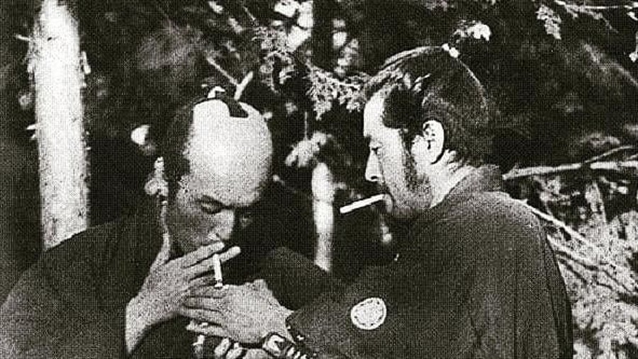 Yojimbo Ulasan mengenai sejumlah film Jepang terbaik karya sutradara Akira Kurosawa.