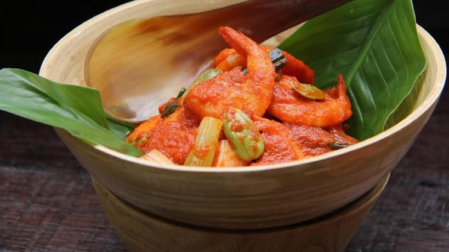 Sudah punya daftar menu untuk hidangan Natal Anda? Jika belum, masukkan sambal udang petai dalam daftarnya.
