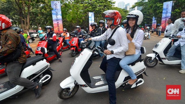 Komponen motor listrik yang perlu diperhatikan untuk menghadapi banjir adalah posisi colokan cas, baterai, MCB dan controller.