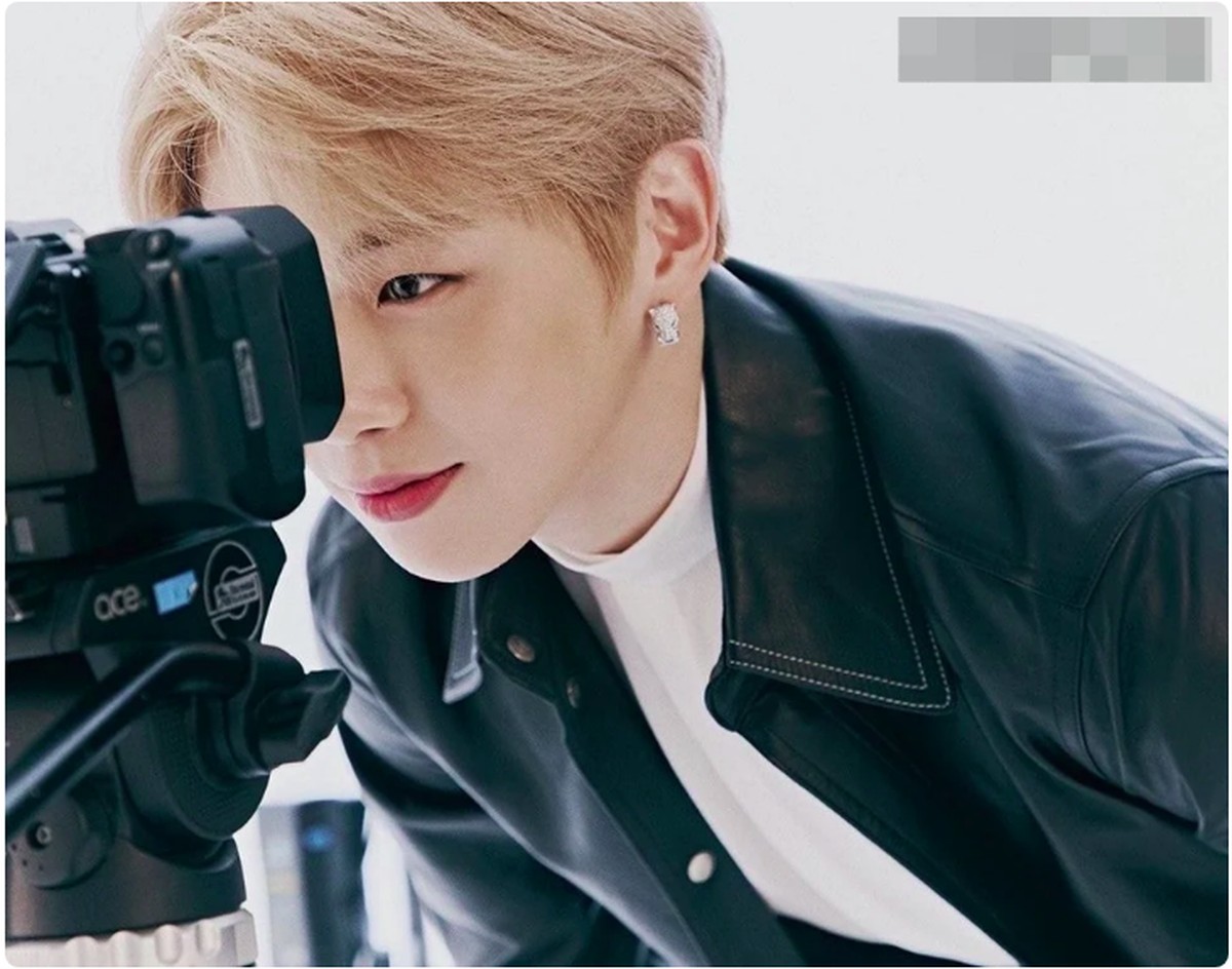 Foto Kang Daniel yang didapuk menjadi model kosmetik High End asal Prancis&comma; Givenchy tersebar dan buat fans histeris melihat ketampanannya&comma; penasaran&quest;