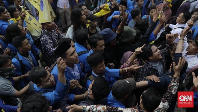 Kericuhan dan aksi saling lempar kursi mewarnai Pembukaan Musyawarah Pimpinan Nasional PMII di Universitas Islam Negeri (UIN) Sayyid Ali Rahmatullah Tulungagung