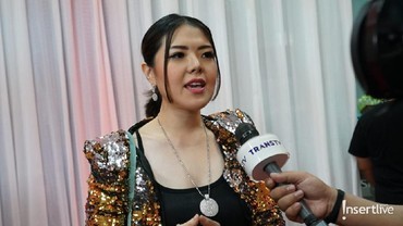img-title Tina Toon Heran Kenapa Banyak Anggota DPR Tidur Saat Rapat