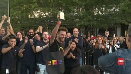 VIDEO: Kebahagiaan Apple Fanboy Dapat iPhone 11 Terbaru