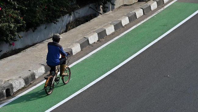 Penerobos Jalur Sepeda Jakarta Bisa Dipenjara 2 Bulan Pemprov DKI menyiapkan opsi aturan baru bagi penerobos jalur sepeda berupa hukuman penjara 2 bulan atau denda Rp500 ribu.