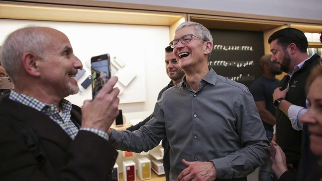 Google mesti membayar Rp176 triliun ke Apple tiap tahun demi membuat situs Google jadi mesin pencari bawaan di perangkat Apple.