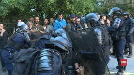 VIDEO: Polisi Paris Tangkap 30 Demonstran Rompi Kuning