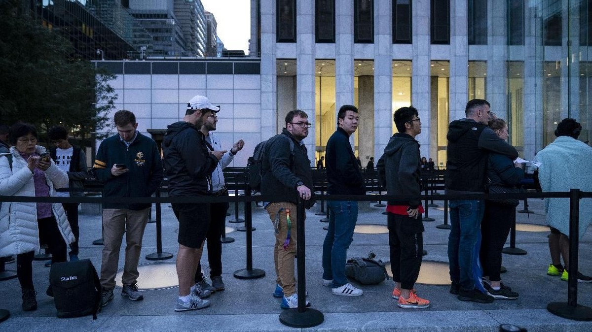 FOTO: Antusiasme Konsumen Pertama iPhone 11 di AS