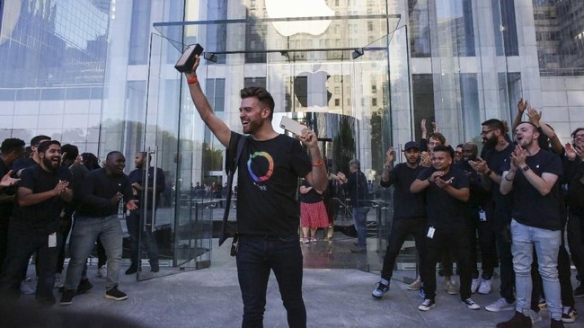 50 Persen Pengguna iPhone Telah Gunakan iOS 13 Sebanyak 50 persen pengguna iPhone telah menggunakan iOS 13 anyar dibanding Android 10 yang juga baru meluncur.