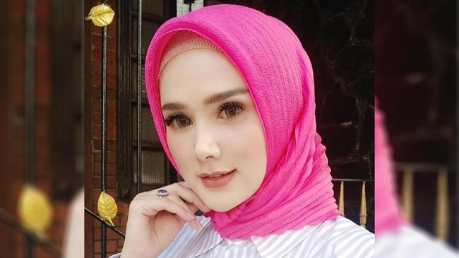 Waketum Gerindra, Sufmi Dasco Ahmad menyebut lolosnya Mulan Jameel menjadi anggota DPR merupakan ketaatan terhadap putusan PN Jakarta Selatan.