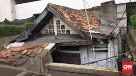 Cerita Pemilik Rumah Terhimpit Apartemen di Jantung Jakarta