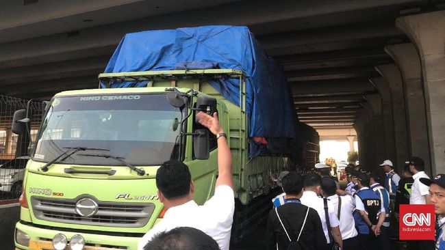 Truk ODOL di Jalan Tol Kena Sanksi Tilang dan Putar Balik