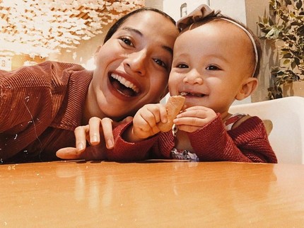 Manisnya Kata-kata Puitis Putri Marino untuk Si Kecil Surinala