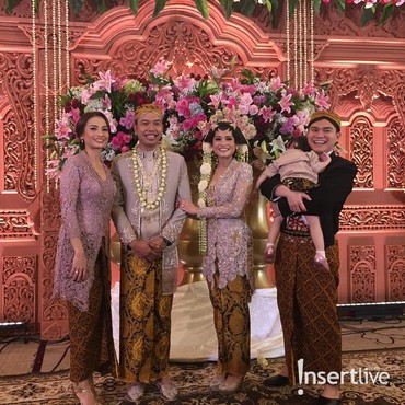 Acha Septriasa Hadiahkan Bacaan Al Quran di Hari Pernikahan Sang Adik