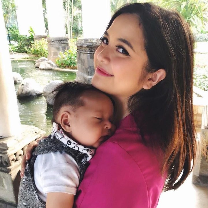 Tasya Kamila melahirkan anak pertama pada 13 Mei lalu, yang diberi nama Arrasya Wardhana Bachtiar. Berbagai cobaan pun dialami istri Randy Bachtiar ini, mulai dari kurangnya produksi ASI hingga harus menghadapi <em>mom shaming</em>. (Foto: Instagram @tasyakamila)