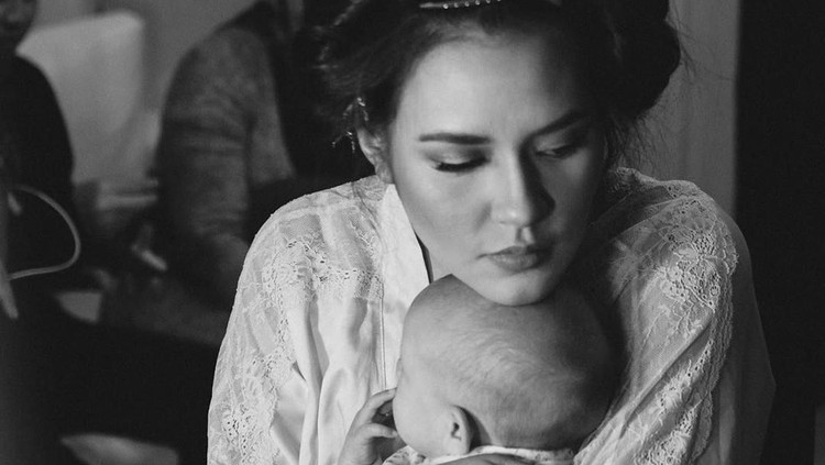 Enam artis ini diketahui mengalami baby blues, mulai dari Raisa hingga Poppy Sovia.