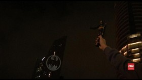 VIDEO: 'Bat Signal' Tandai 80 Tahun Kemunculan Batman