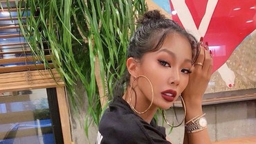 img-title Reaksi Jessi Saat Terima Minuman Kemasan dengan Foto Jungkook BTS