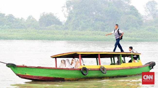Dinas Pendidikan Kota Palembang memilih meliburkan sekolah akibat asap karhutla semakin pekat di Palembang dan sekitarnya.