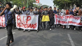 Saiful Mujani: Demokrasi Indonesia Merosot Di mana-mana