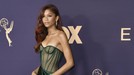 Ajang Emmys Awards 2019 kembali digelar Minggu &lpar;22&sol;9&rpar; di Los Angeles&period; Berikut ini insertlive sajikan pakaian terbaik di red carpet versi Cosmopolitan&period;