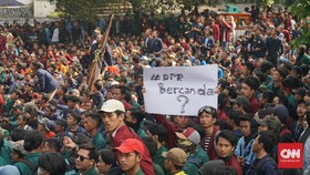 Belasan Mahasiswa Ditangkap, Polisi Bubarkan Aksi di Bandung