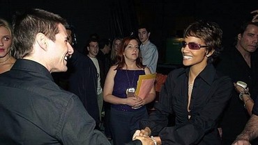 img-title Bioskop Trans TV Hari ini Aksi Keren Tom Cruise dan Halle Berry