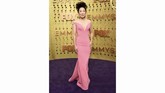 FOTO: Selebriti dengan Busana Terbaik di Emmy Awards 2019 Sejumlah selebriti tampil mempesona di atas karpet merah Emmy Awards 2019. Berikut deretan tampilan terbaiknya.
